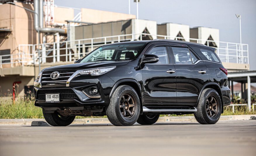 TOYOTA FORTUNER 2.8TRD 4WD PF-รถบ้านมือสอง