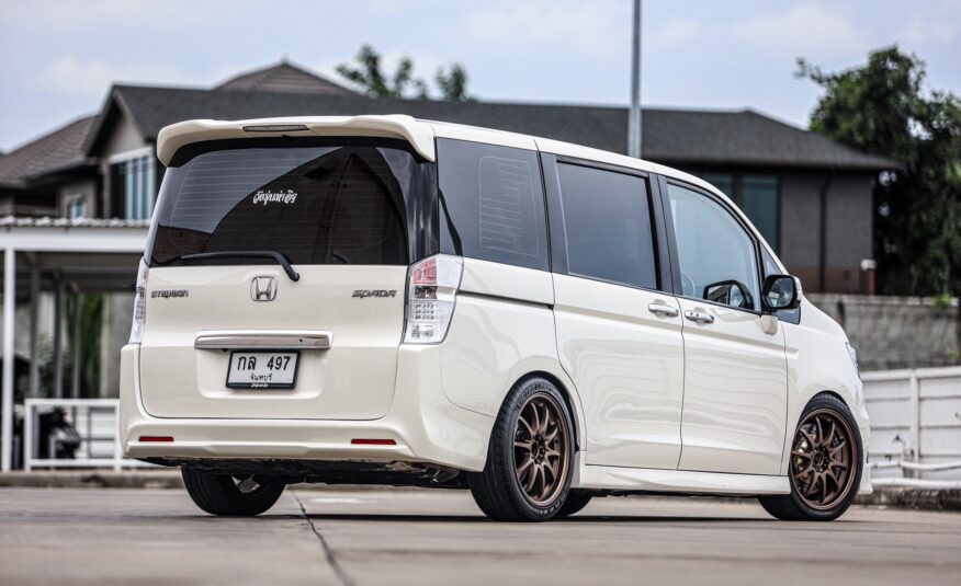 Honda Stepwagon Spada 2.0 PF-รถบ้านมือสอง