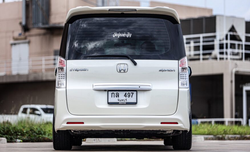 Honda Stepwagon Spada 2.0 PF-รถบ้านมือสอง