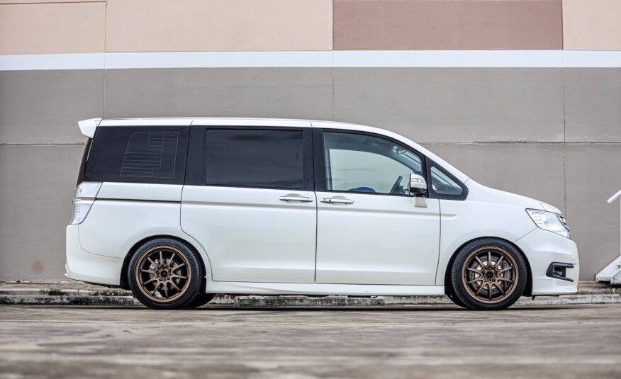 Honda Stepwagon Spada 2.0 PF-รถบ้านมือสอง