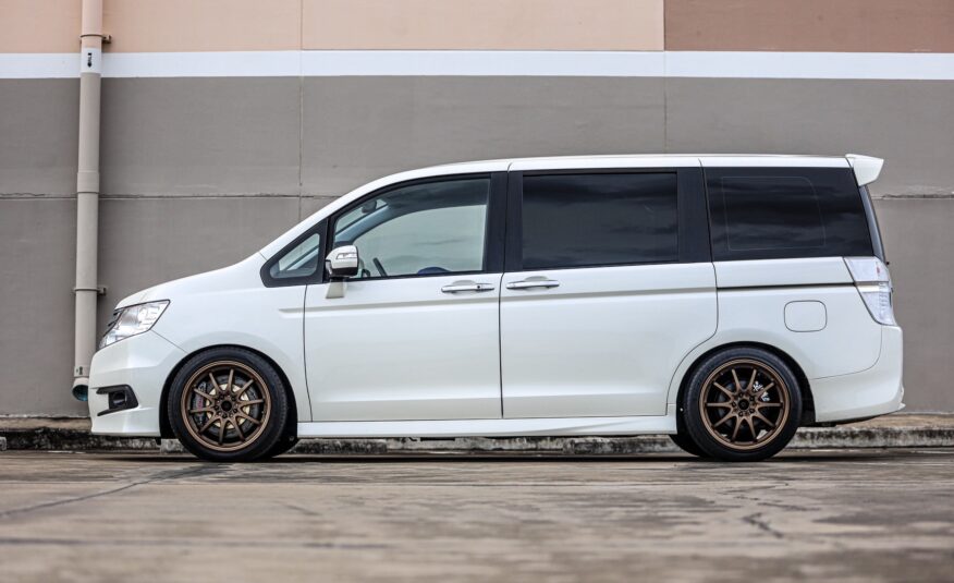 Honda Stepwagon Spada 2.0 PF-รถบ้านมือสอง