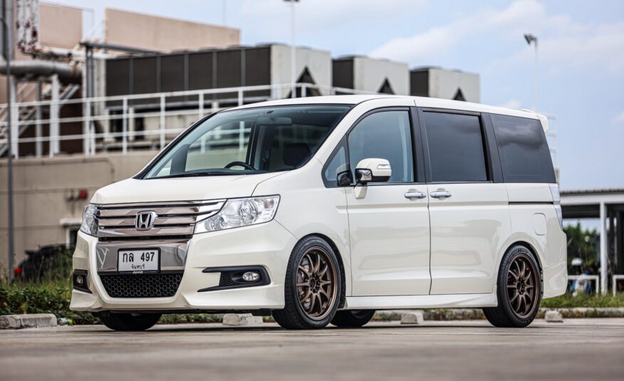 Honda Stepwagon Spada 2.0 PF-รถบ้านมือสอง