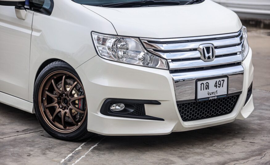 Honda Stepwagon Spada 2.0 PF-รถบ้านมือสอง