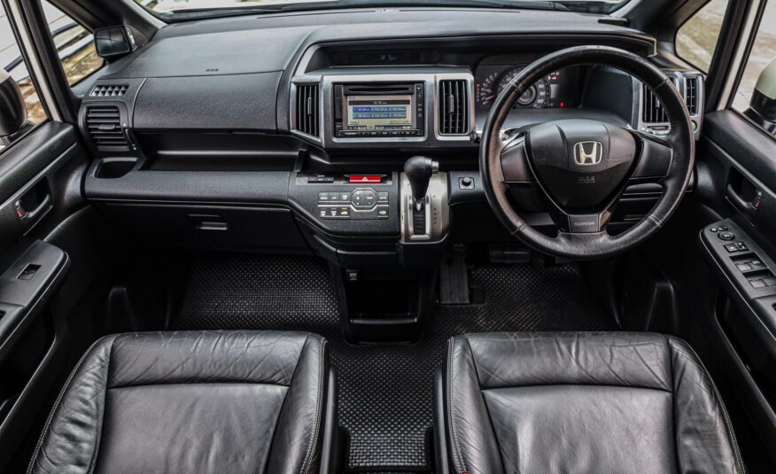 Honda Stepwagon Spada 2.0 PF-รถบ้านมือสอง