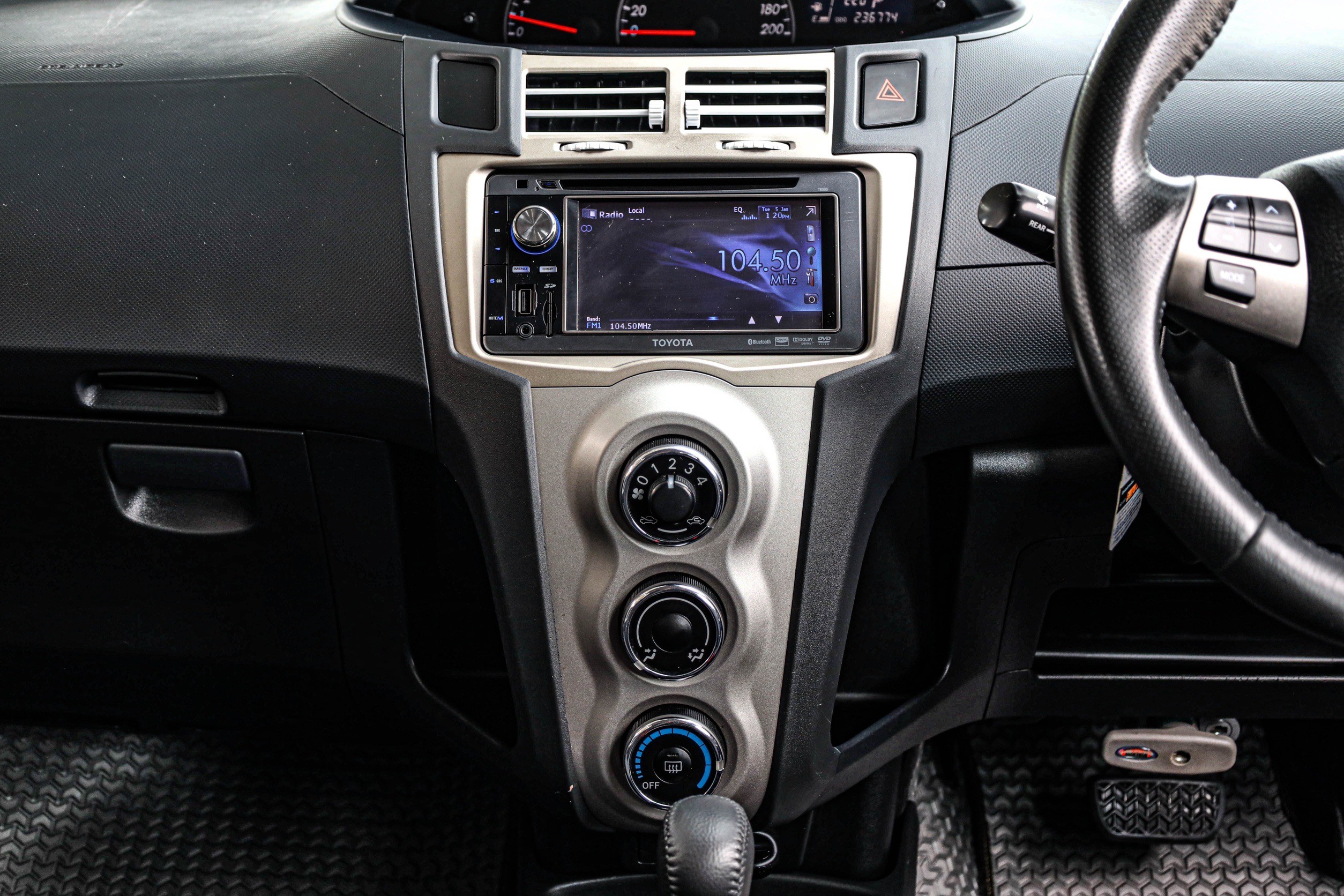 Toyota Yaris 1.5 PF-รถบ้านมือสอง