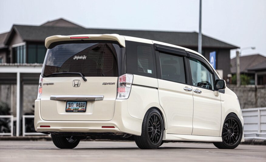 Honda Stepwagon Spada 2.0 PF-รถบ้านมือสอง