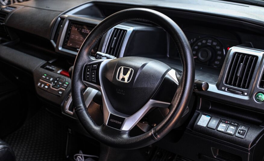 Honda Stepwagon Spada 2.0 PF-รถบ้านมือสอง