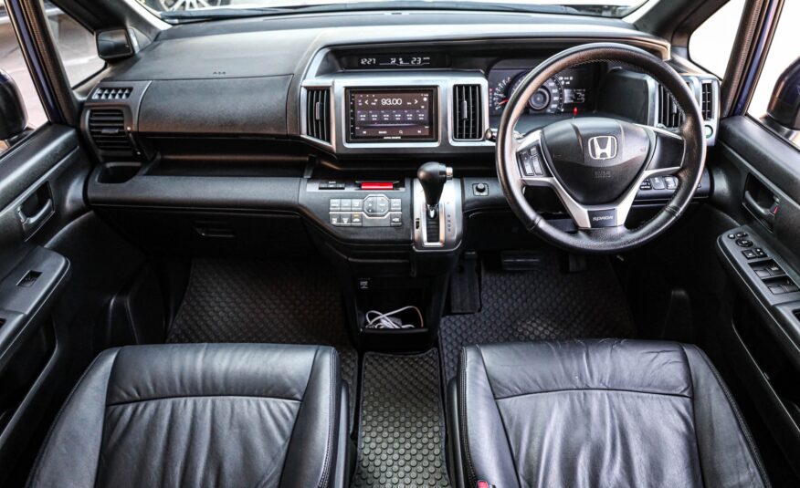 Honda Stepwagon Spada 2.0 PF-รถบ้านมือสอง