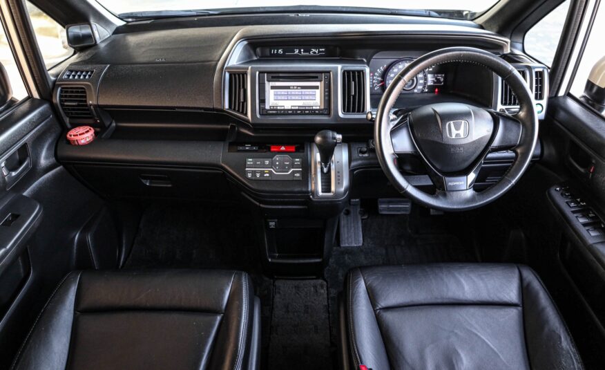 Honda Stepwagon Spada 2.0 PF-รถบ้านมือสอง