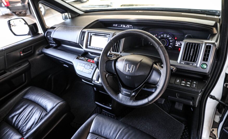 Honda Stepwagon Spada 2.0 PF-รถบ้านมือสอง