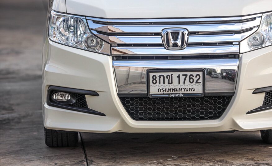 Honda Stepwagon Spada 2.0 PF-รถบ้านมือสอง