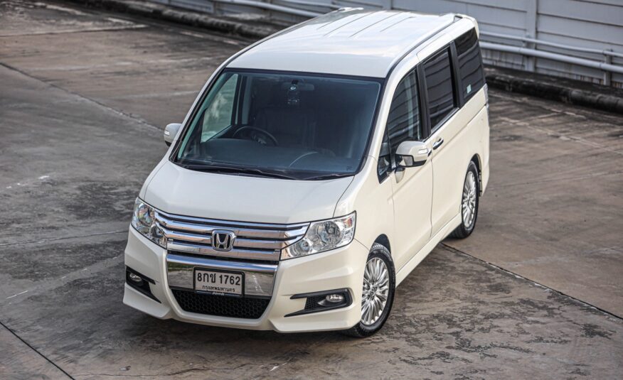 Honda Stepwagon Spada 2.0 PF-รถบ้านมือสอง