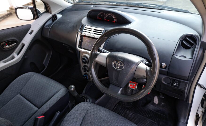 Toyota Yaris E MT PF-รถบ้านมือสอง