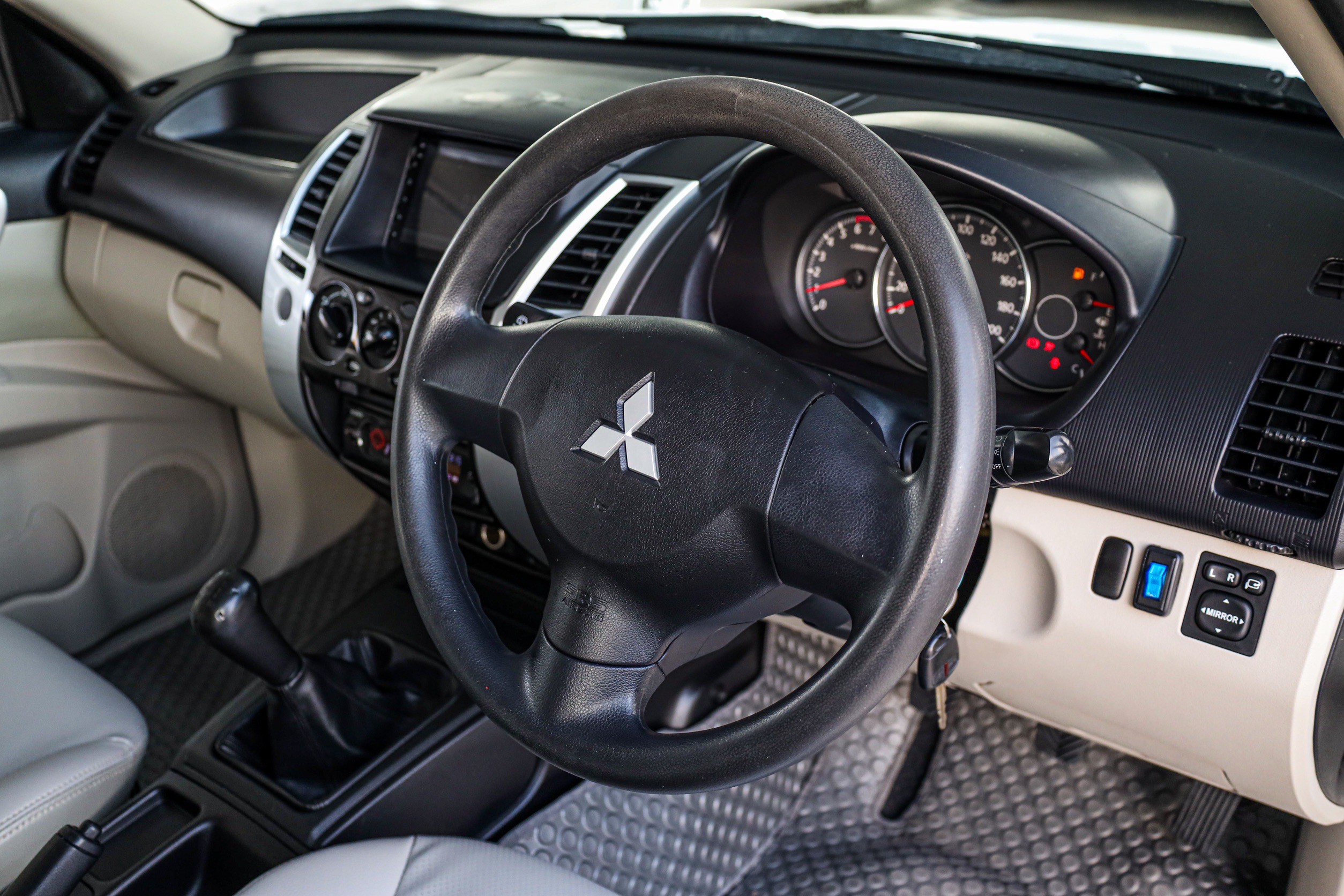 Mitsubishi Pajero Sport 2.4 GLS MT PF-รถบ้านมือสอง