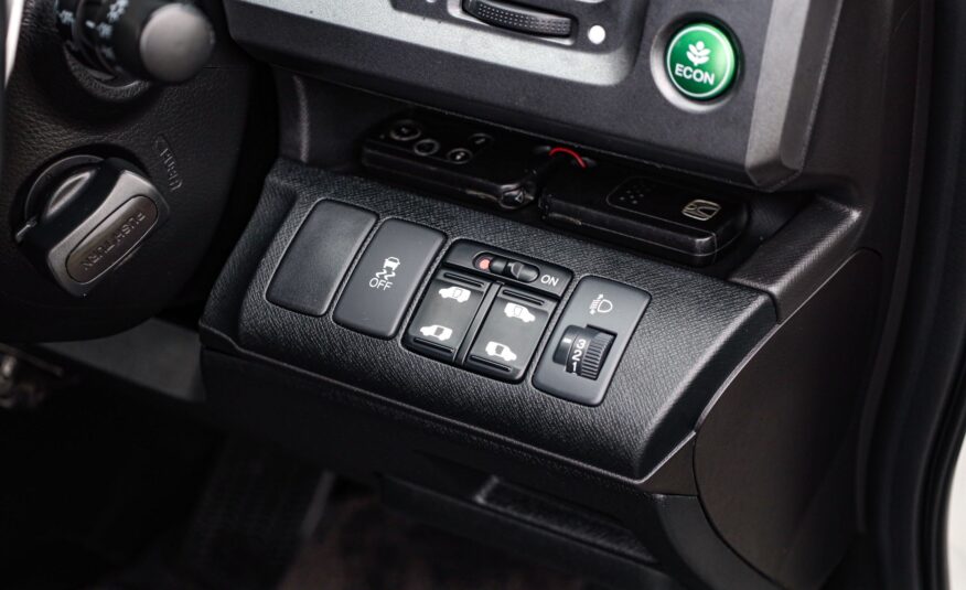 Honda Stepwagon Spada 2.0 PF-รถบ้านมือสอง