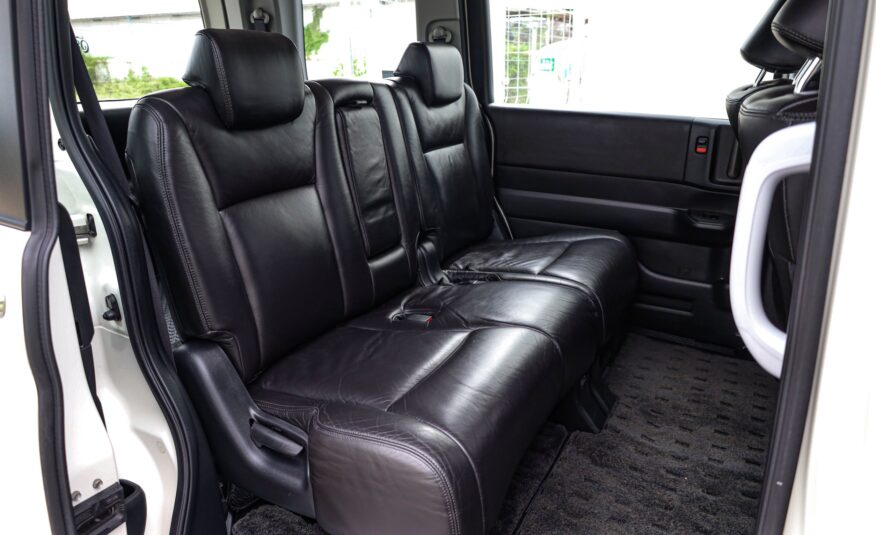 Honda Stepwagon Spada 2.0 PF-รถบ้านมือสอง