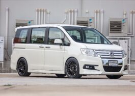 Honda Stepwagon Spada 2.0 PF-รถบ้านมือสอง
