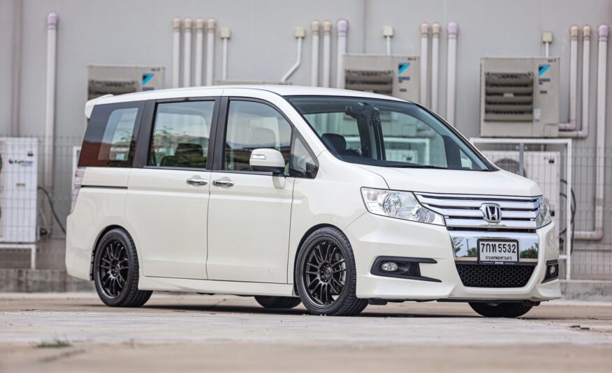 Honda Stepwagon Spada 2.0 PF-รถบ้านมือสอง
