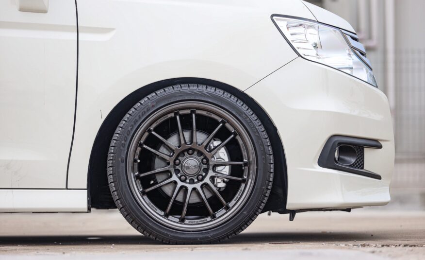 Honda Stepwagon Spada 2.0 PF-รถบ้านมือสอง