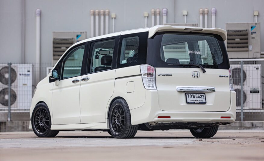 Honda Stepwagon Spada 2.0 PF-รถบ้านมือสอง