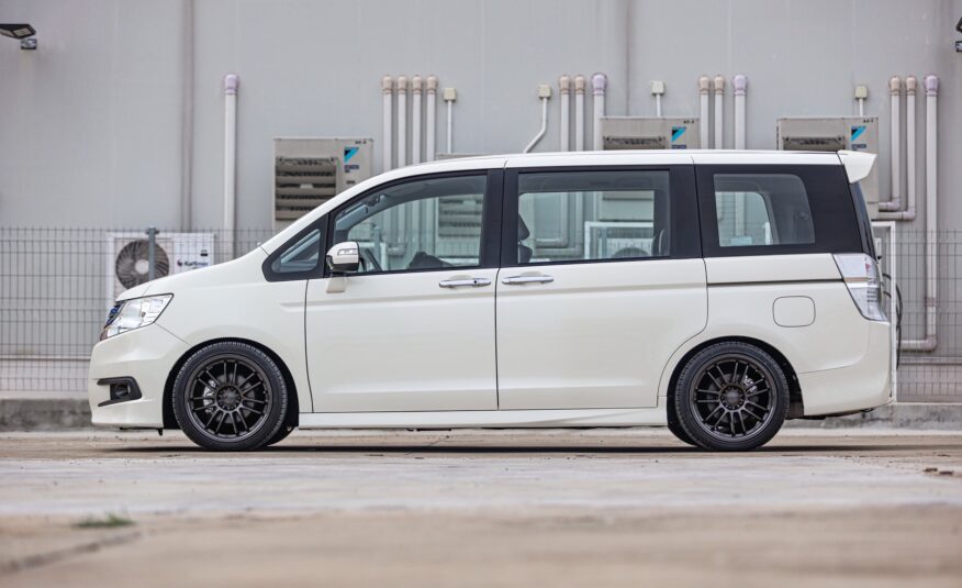Honda Stepwagon Spada 2.0 PF-รถบ้านมือสอง
