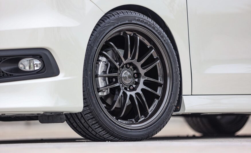 Honda Stepwagon Spada 2.0 PF-รถบ้านมือสอง