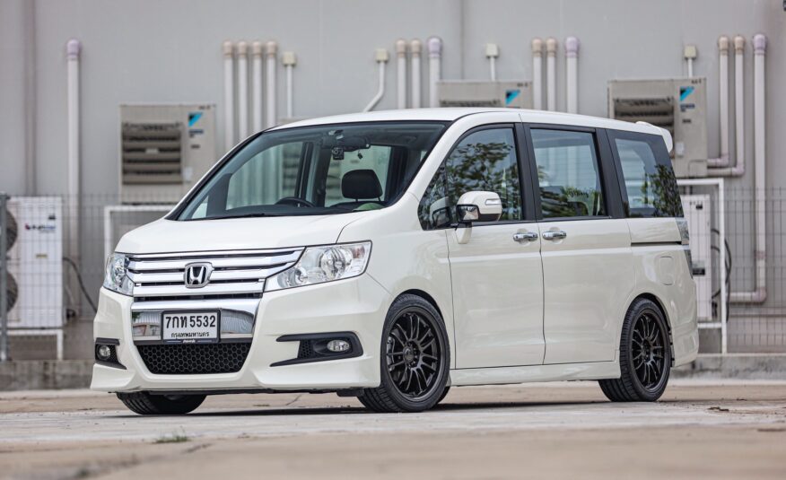Honda Stepwagon Spada 2.0 PF-รถบ้านมือสอง