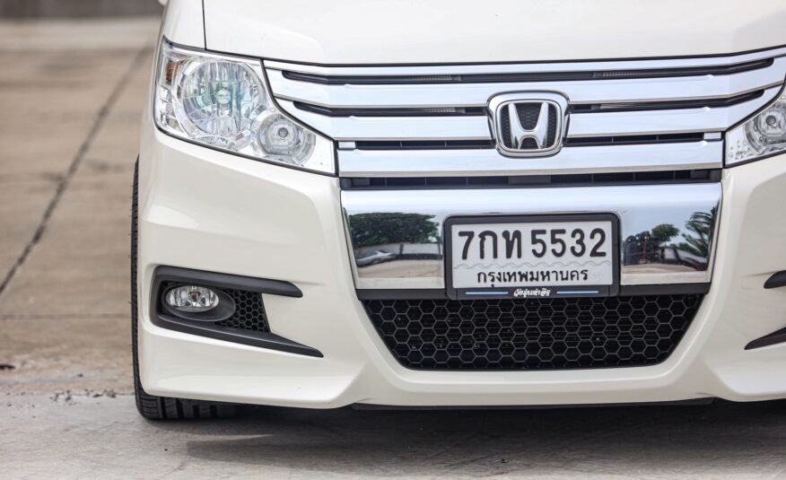 Honda Stepwagon Spada 2.0 PF-รถบ้านมือสอง