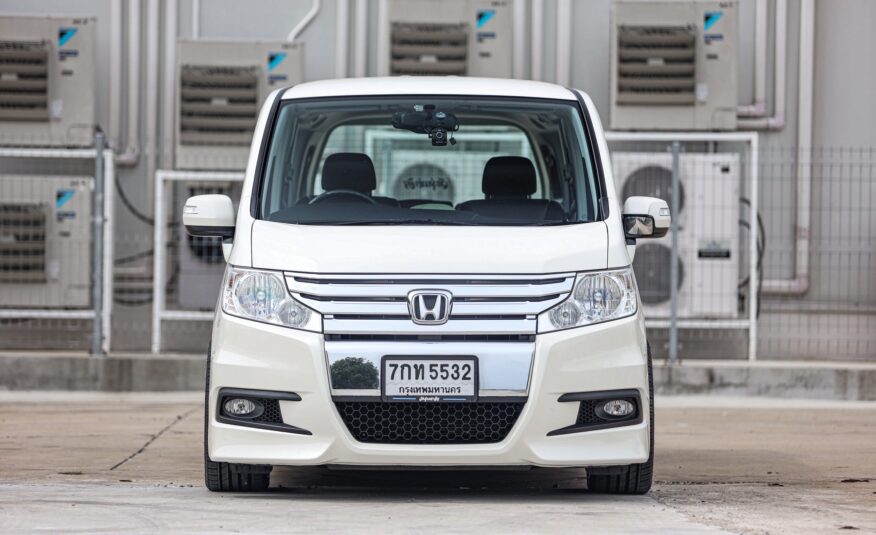 Honda Stepwagon Spada 2.0 PF-รถบ้านมือสอง