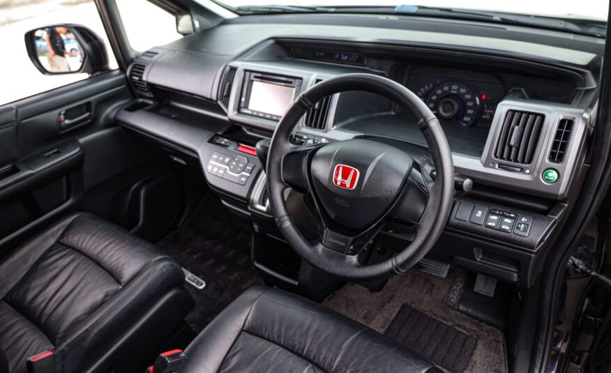 Honda Stepwagon Spada 2.0 PF-รถบ้านมือสอง