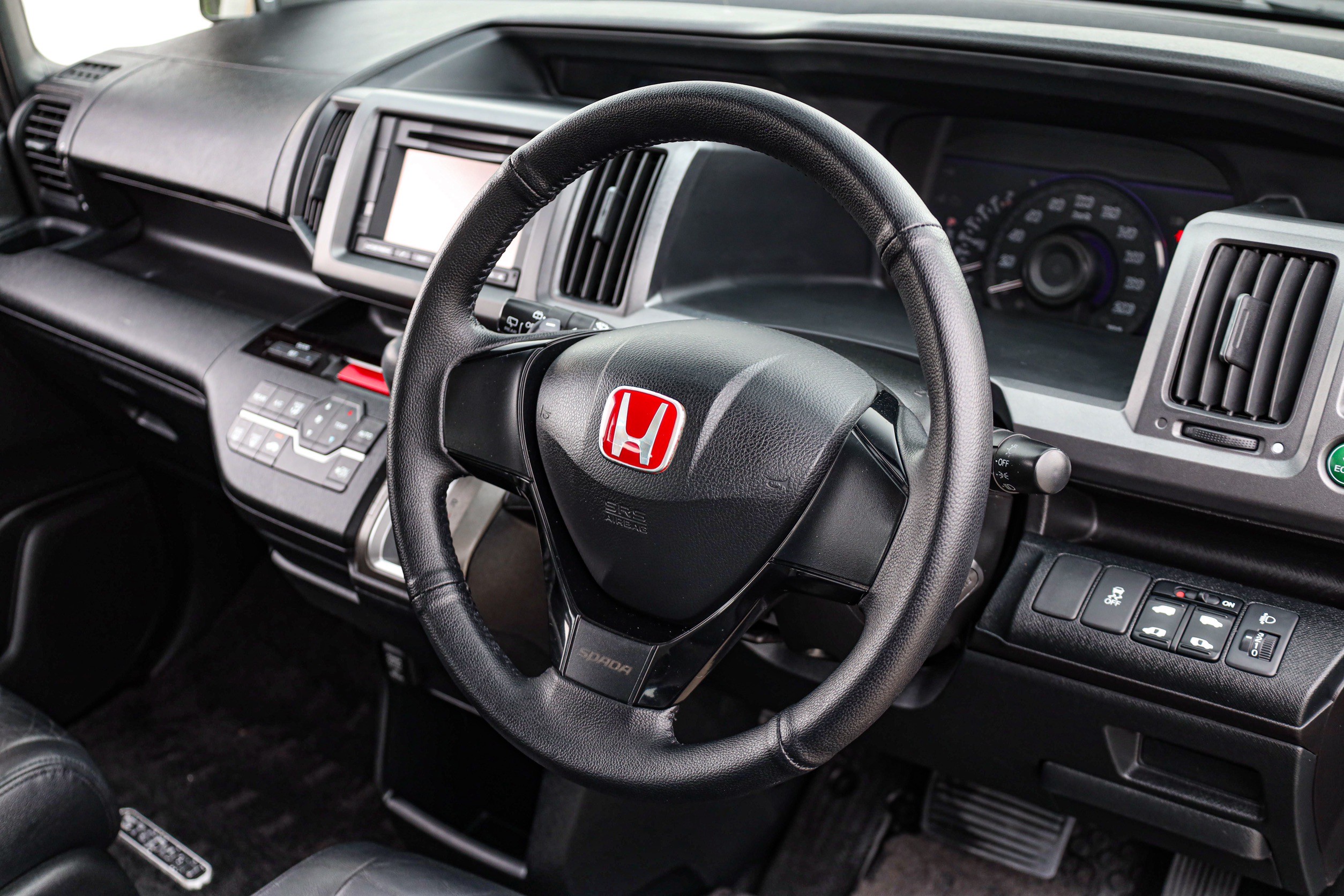Honda Stepwagon Spada 2.0 PF-รถบ้านมือสอง