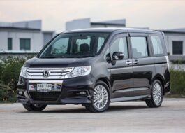 Honda Stepwagon Spada 2.0 PF-รถบ้านมือสอง