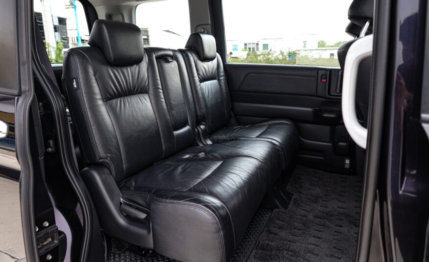 Honda Stepwagon Spada 2.0 PF-รถบ้านมือสอง
