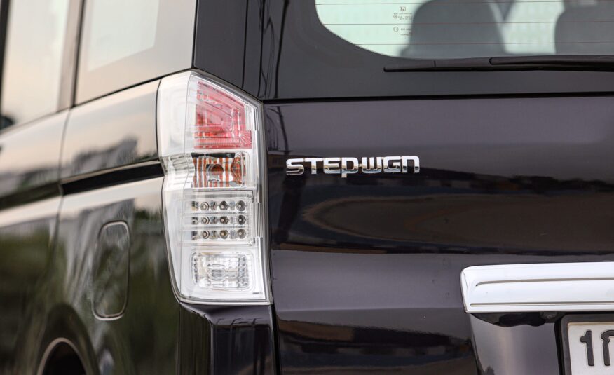 Honda Stepwagon Spada 2.0 PF-รถบ้านมือสอง