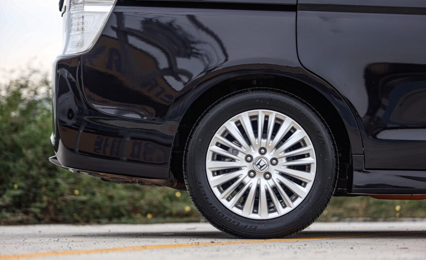 Honda Stepwagon Spada 2.0 PF-รถบ้านมือสอง