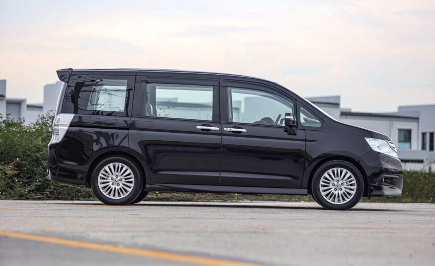 Honda Stepwagon Spada 2.0 PF-รถบ้านมือสอง