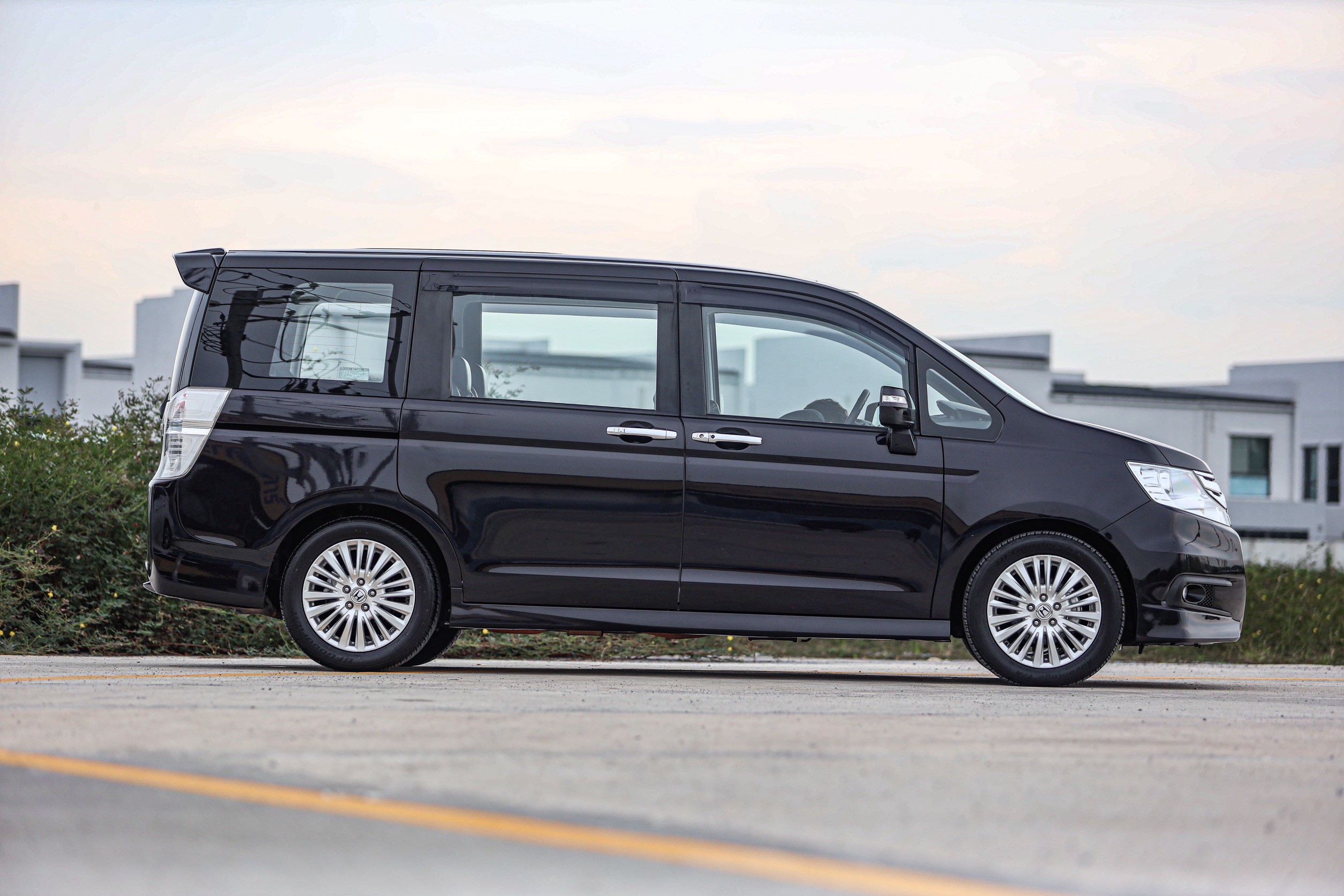 Honda Stepwagon Spada 2.0 PF-รถบ้านมือสอง
