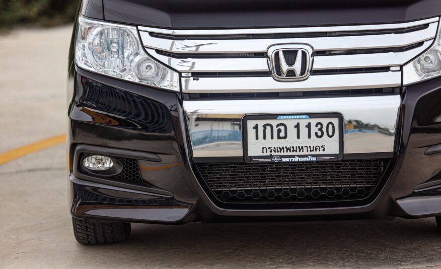 Honda Stepwagon Spada 2.0 PF-รถบ้านมือสอง