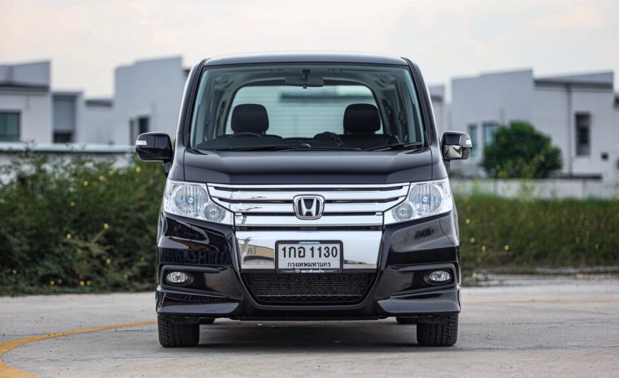 Honda Stepwagon Spada 2.0 PF-รถบ้านมือสอง