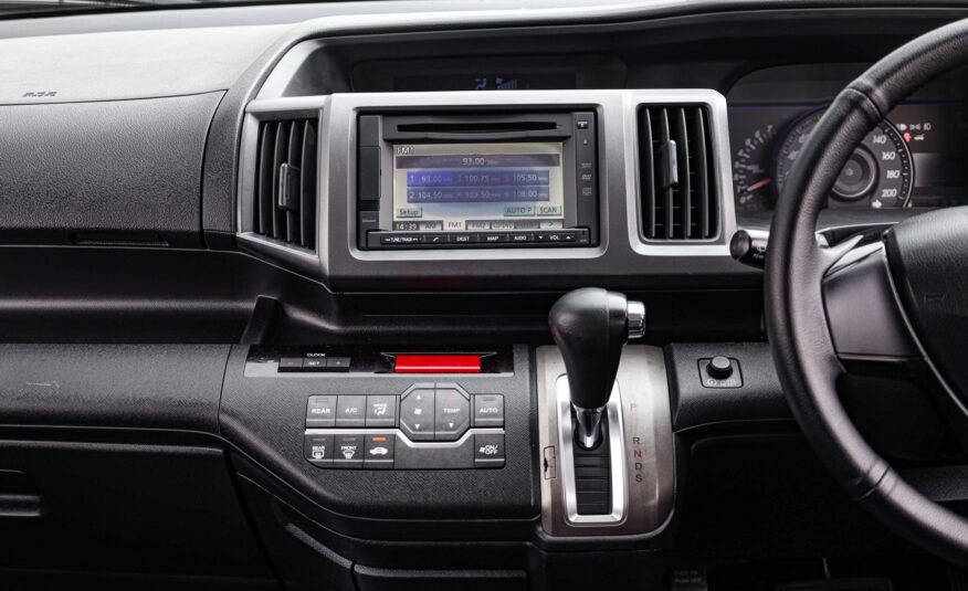 Honda Stepwagon Spada 2.0 PF-รถบ้านมือสอง