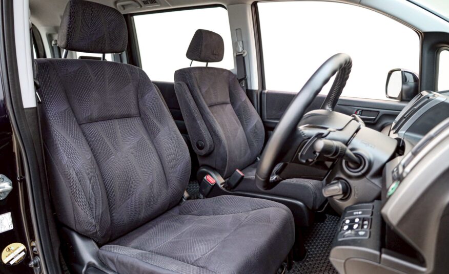 Honda Stepwagon Spada 2.0 PF-รถบ้านมือสอง