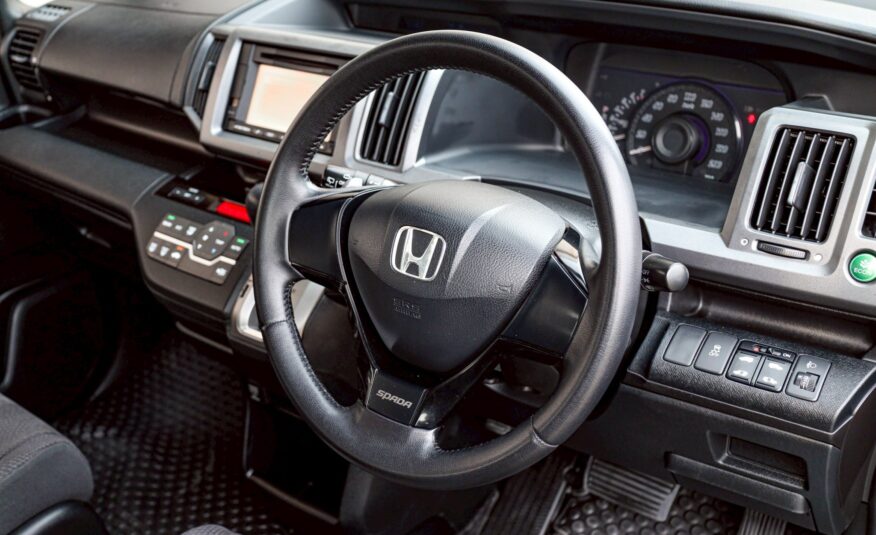 Honda Stepwagon Spada 2.0 PF-รถบ้านมือสอง