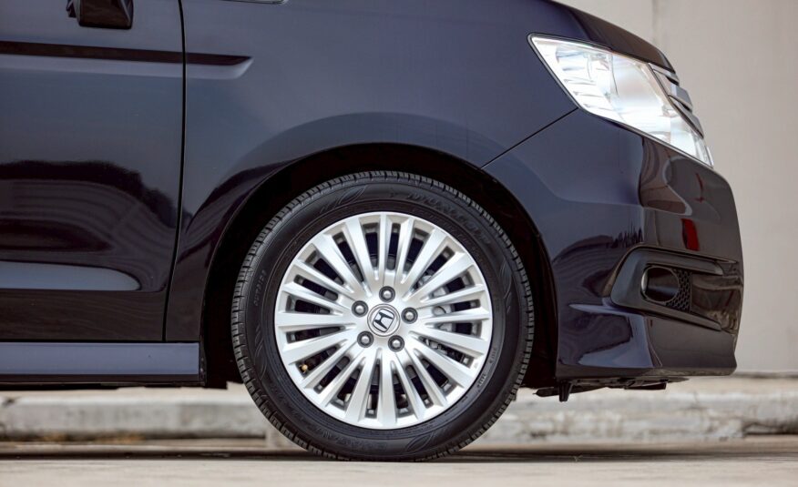 Honda Stepwagon Spada 2.0 PF-รถบ้านมือสอง