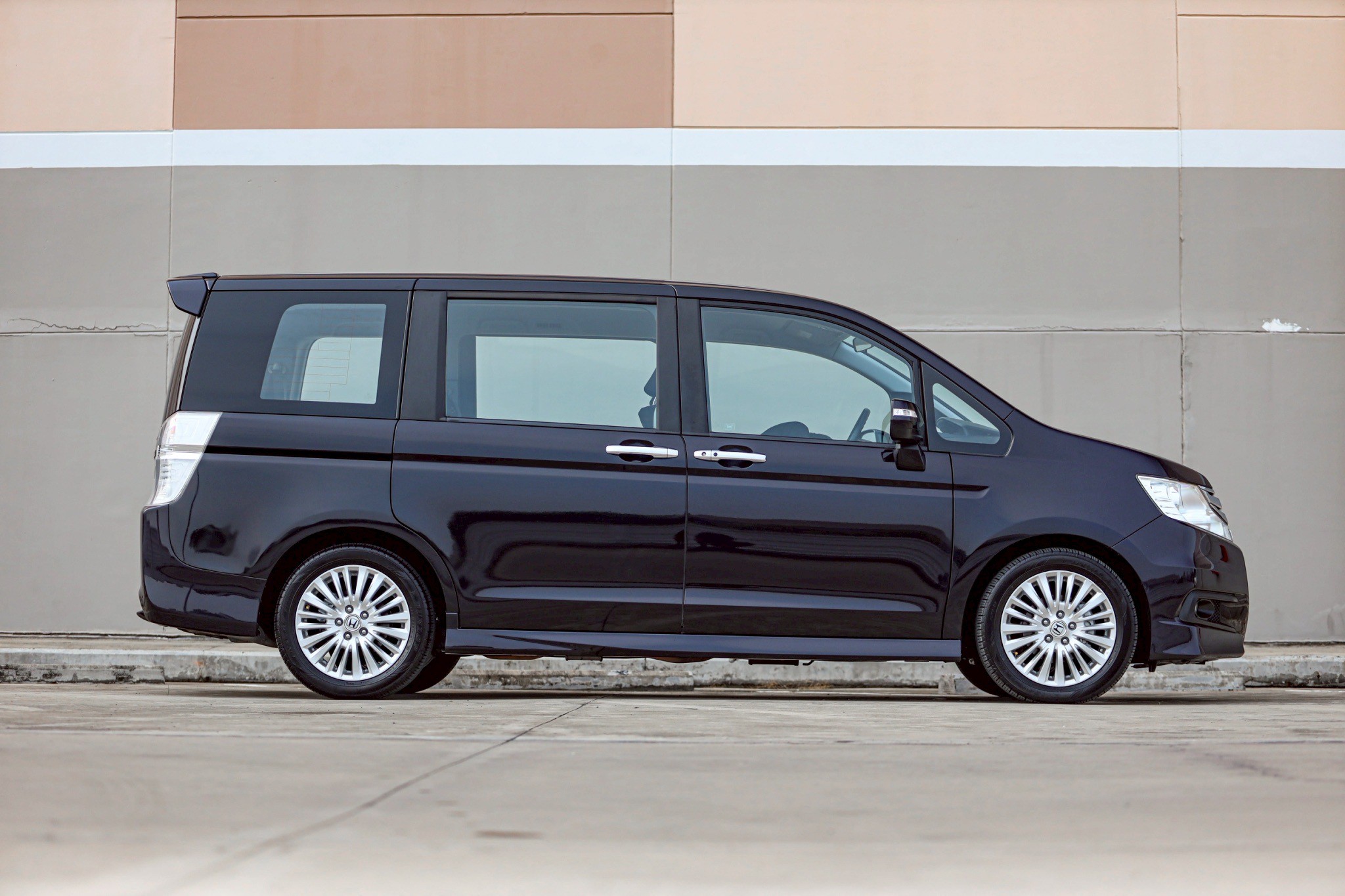 Honda Stepwagon Spada 2.0 PF-รถบ้านมือสอง