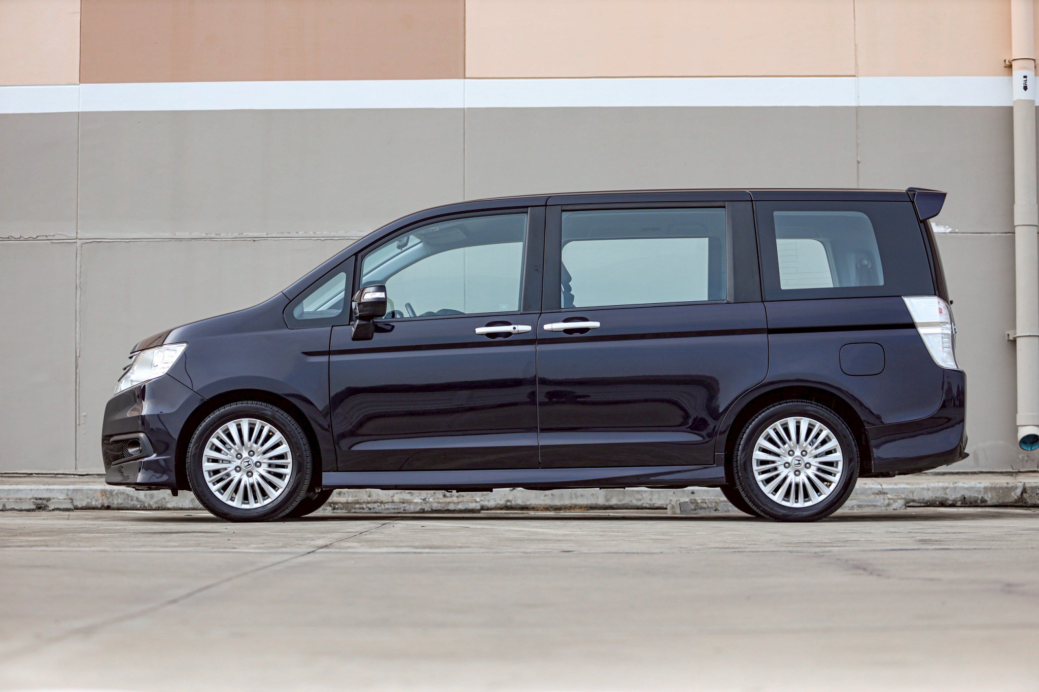 Honda Stepwagon Spada 2.0 PF-รถบ้านมือสอง