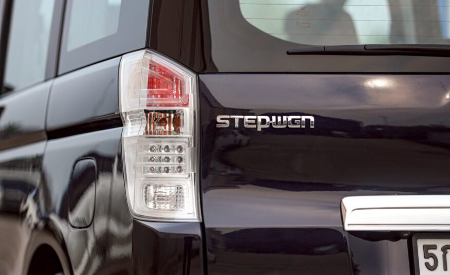 Honda Stepwagon Spada 2.0 PF-รถบ้านมือสอง