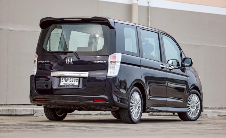 Honda Stepwagon Spada 2.0 PF-รถบ้านมือสอง