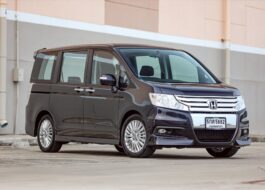 Honda Stepwagon Spada 2.0 PF-รถบ้านมือสอง