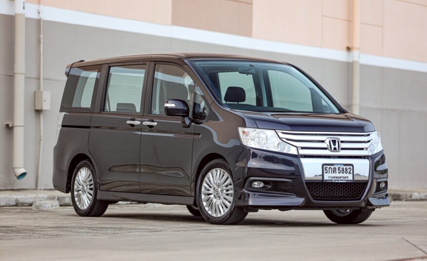 Honda Stepwagon Spada 2.0 PF-รถบ้านมือสอง