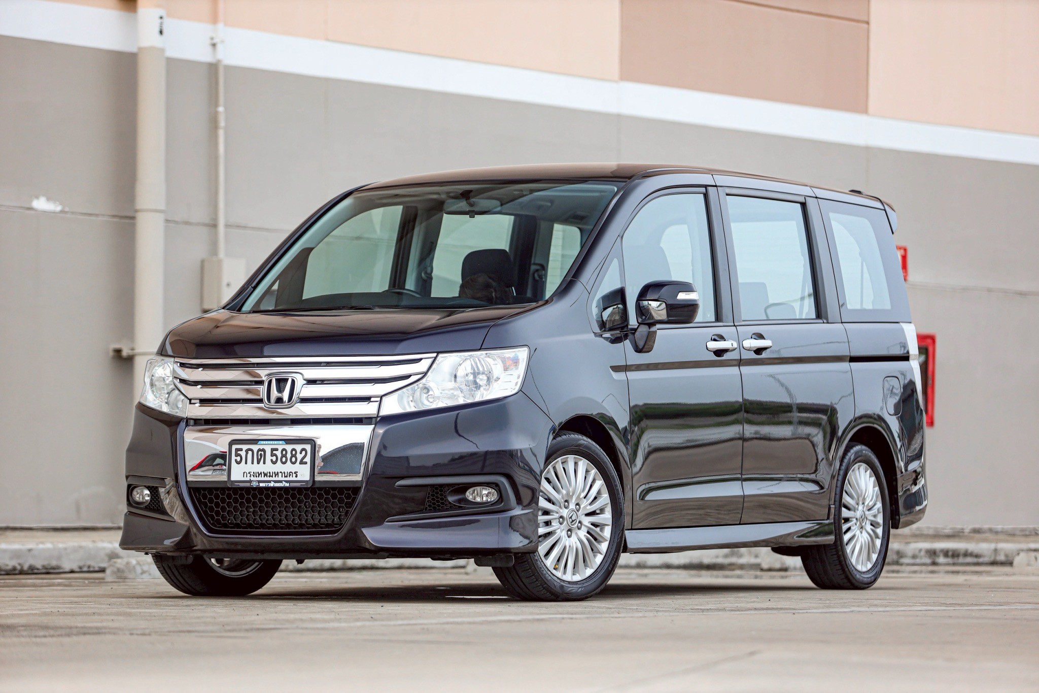 Honda Stepwagon Spada 2.0 PF-รถบ้านมือสอง